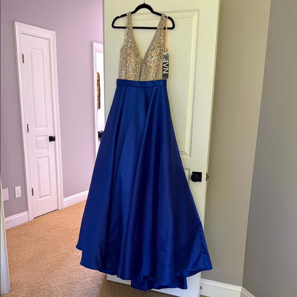 JVN by Jovani size 6 Elegant Royal Blue gown with silver and gold sequin bodice